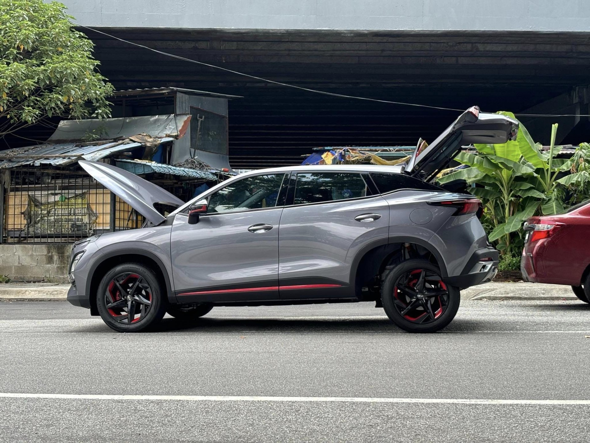 Xe Trung Quốc Chery Omoda 5 gãy hệ thống treo sau khi đang chạy Xe Trung Quốc Chery Omoda 5 gãy hệ thống treo sau khi đang chạy