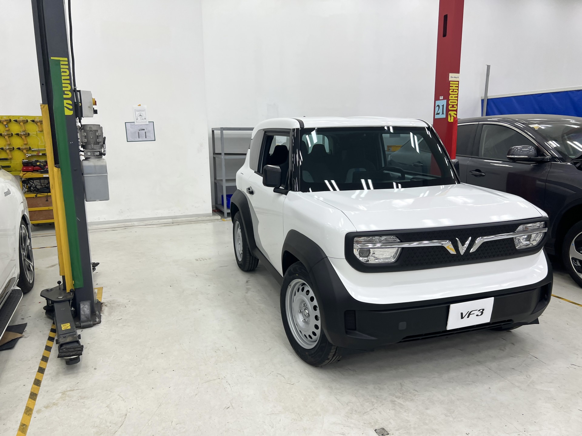 Xe điện VinFast VF 3 bất ngờ chạy thử trên đường phố Việt Nam