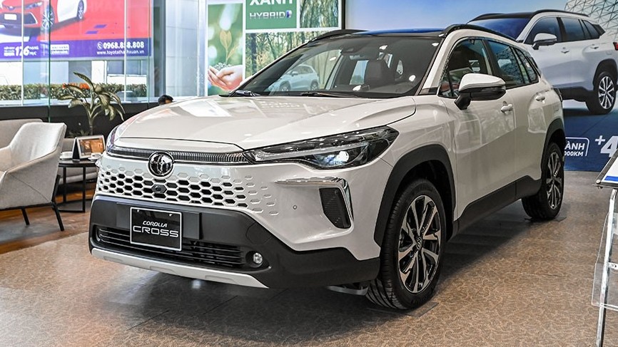 Cận cảnh Toyota Corolla Cross 2024: Nâng cấp thiết kế, thêm trang bị nhưng lại giảm giá