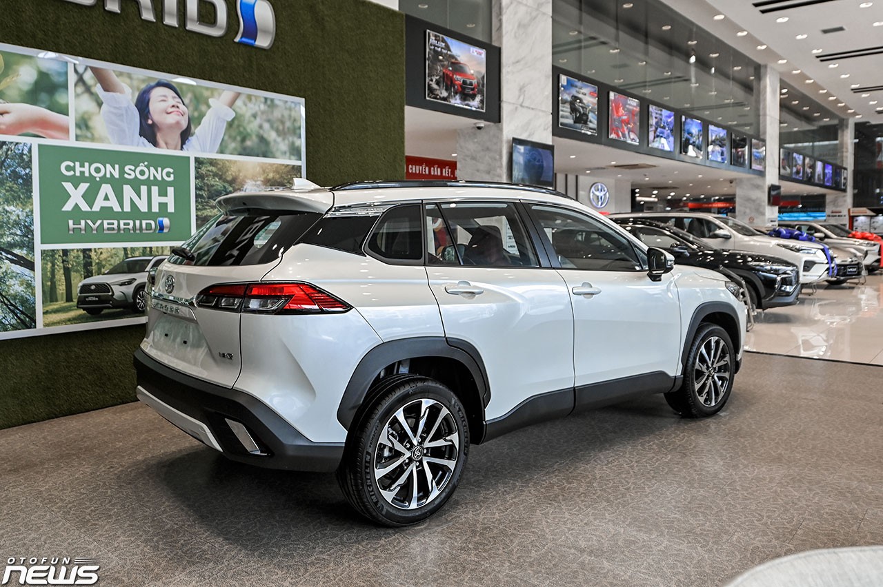 Cận cảnh Toyota Corolla Cross 2024 tại đại lý: Nâng cấp thiết kế, thêm trang bị nhưng lại giảm giá Cận cảnh Toyota Corolla Cross 2024 tại đại lý: Nâng cấp thiết kế, thêm trang bị nhưng lại giảm giá