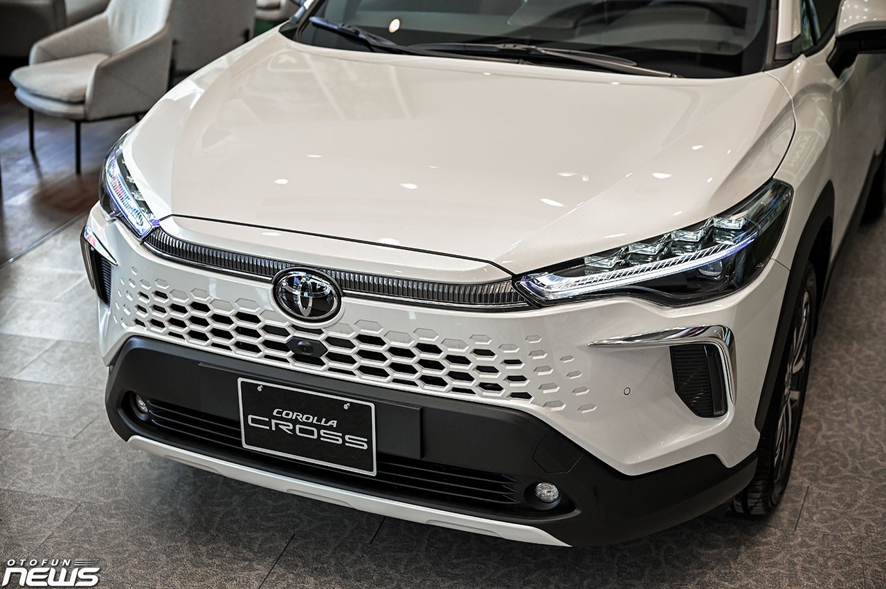 Cận cảnh Toyota Corolla Cross 2024 tại đại lý: Nâng cấp thiết kế, thêm trang bị nhưng lại giảm giá Cận cảnh Toyota Corolla Cross 2024 tại đại lý: Nâng cấp thiết kế, thêm trang bị nhưng lại giảm giá