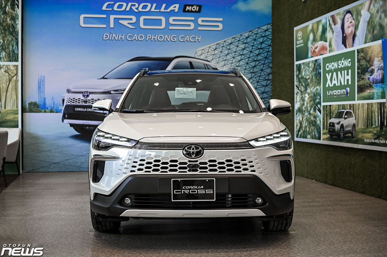 Cận cảnh Toyota Corolla Cross 2024 tại đại lý: Nâng cấp thiết kế, thêm trang bị nhưng lại giảm giá Cận cảnh Toyota Corolla Cross 2024 tại đại lý: Nâng cấp thiết kế, thêm trang bị nhưng lại giảm giá