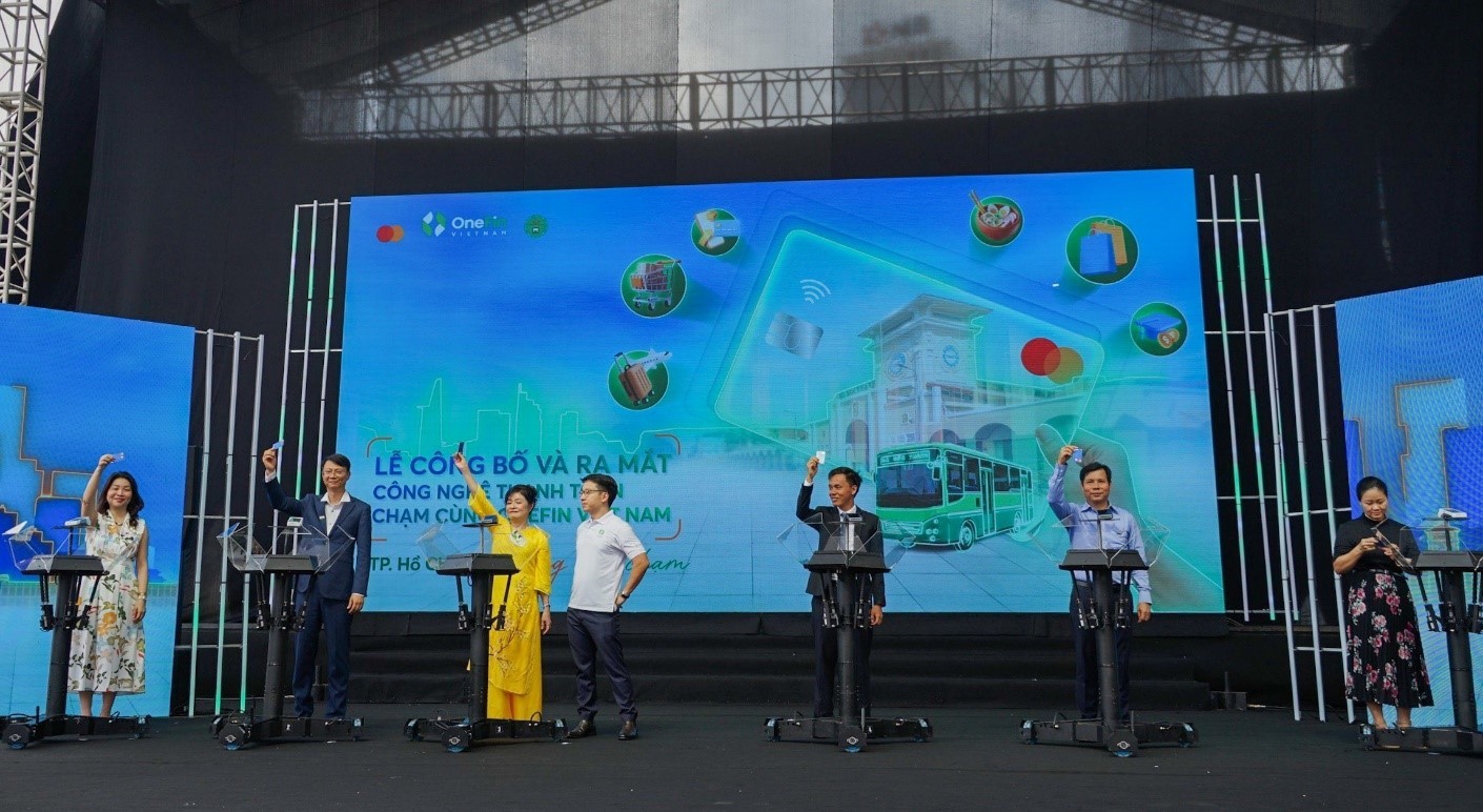 TP.HCM triển khai cổng thanh toán một chạm cho xe bus do VPBank, OneFin và MasterCard phối hợp cung cấp TP.HCM triển khai cổng thanh toán một chạm cho xe bus do VPBank, OneFin và MasterCard phối hợp cung cấp