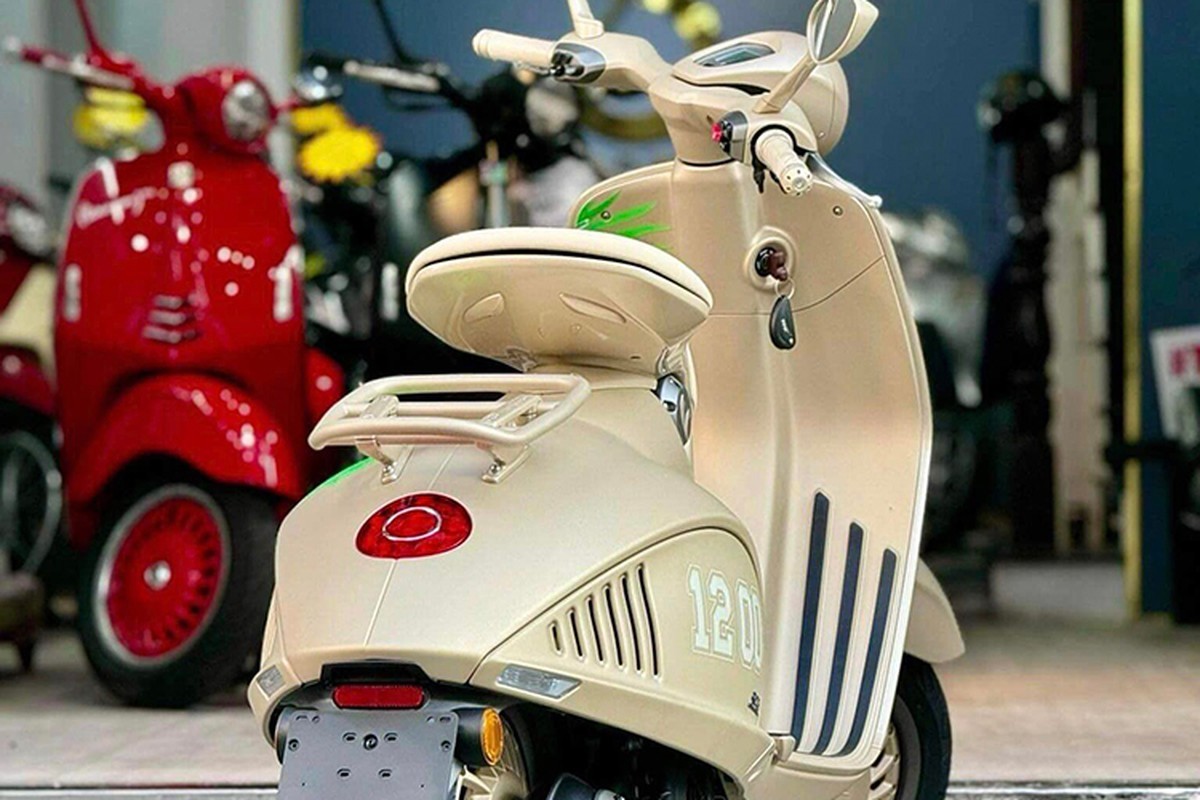 Vespa 946 phiên bản rồng được rao bán với giá gần mua được một chiếc Mazda CX-5 Vespa 946 phiên bản rồng được rao bán với giá gần mua được một chiếc Mazda CX-5