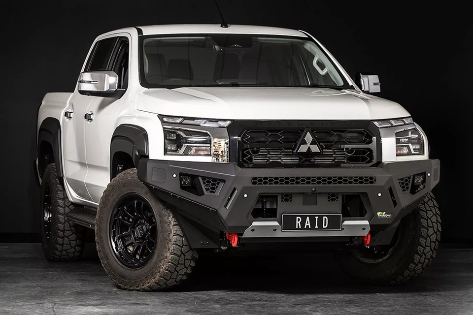 Mitsubishi Triton 'ngầu' hơn với gói nâng cấp Ironman 4x4