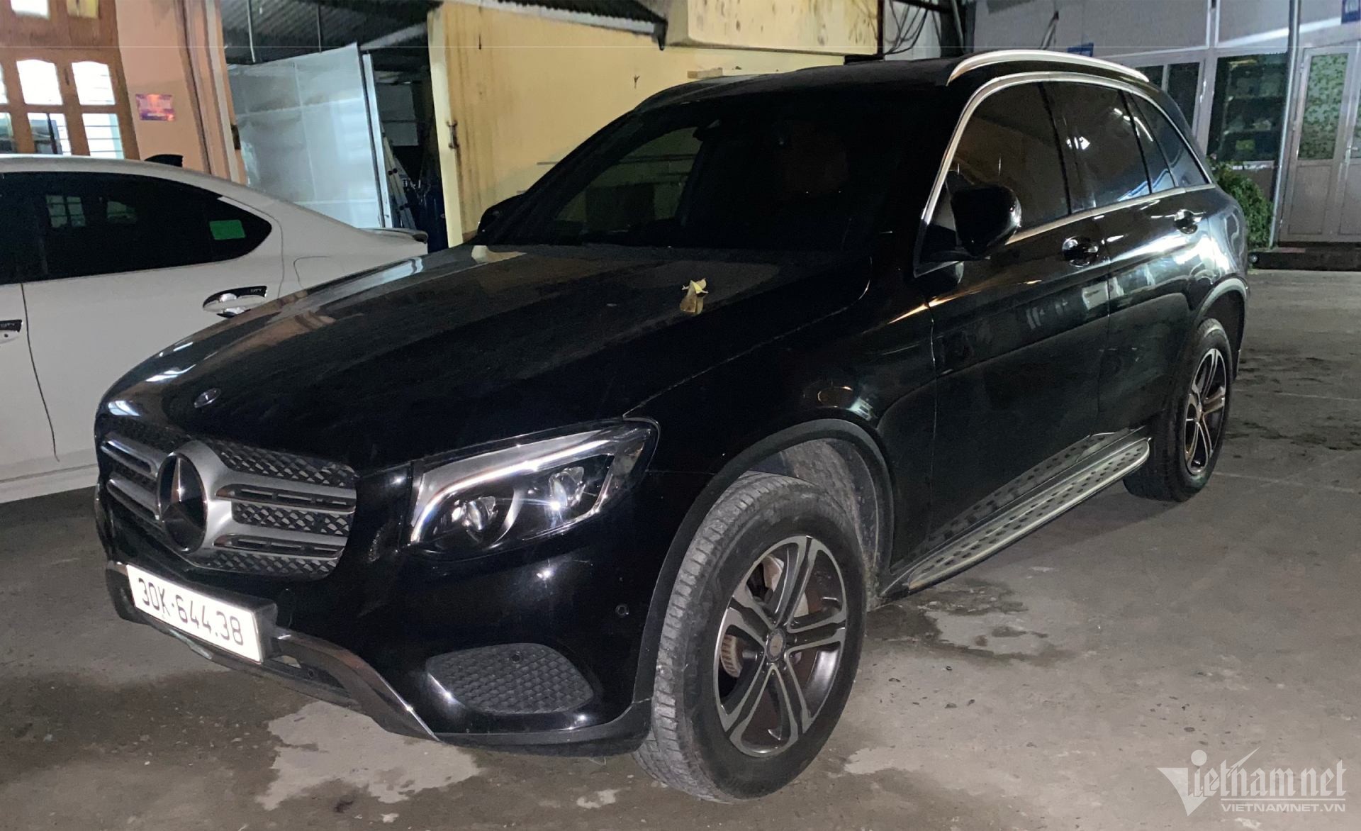 Một chiếc xe cũ, ba người tranh nhau nhận chủ Một chiếc xe cũ, ba người tranh nhau nhận chủ