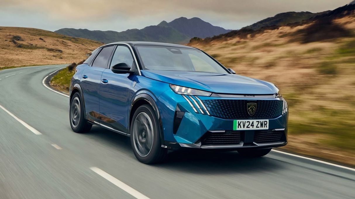 Cận cảnh Peugeot 3008 Plug-in Hybrid vừa ra mắt, đi được 80 km không tốn xăng