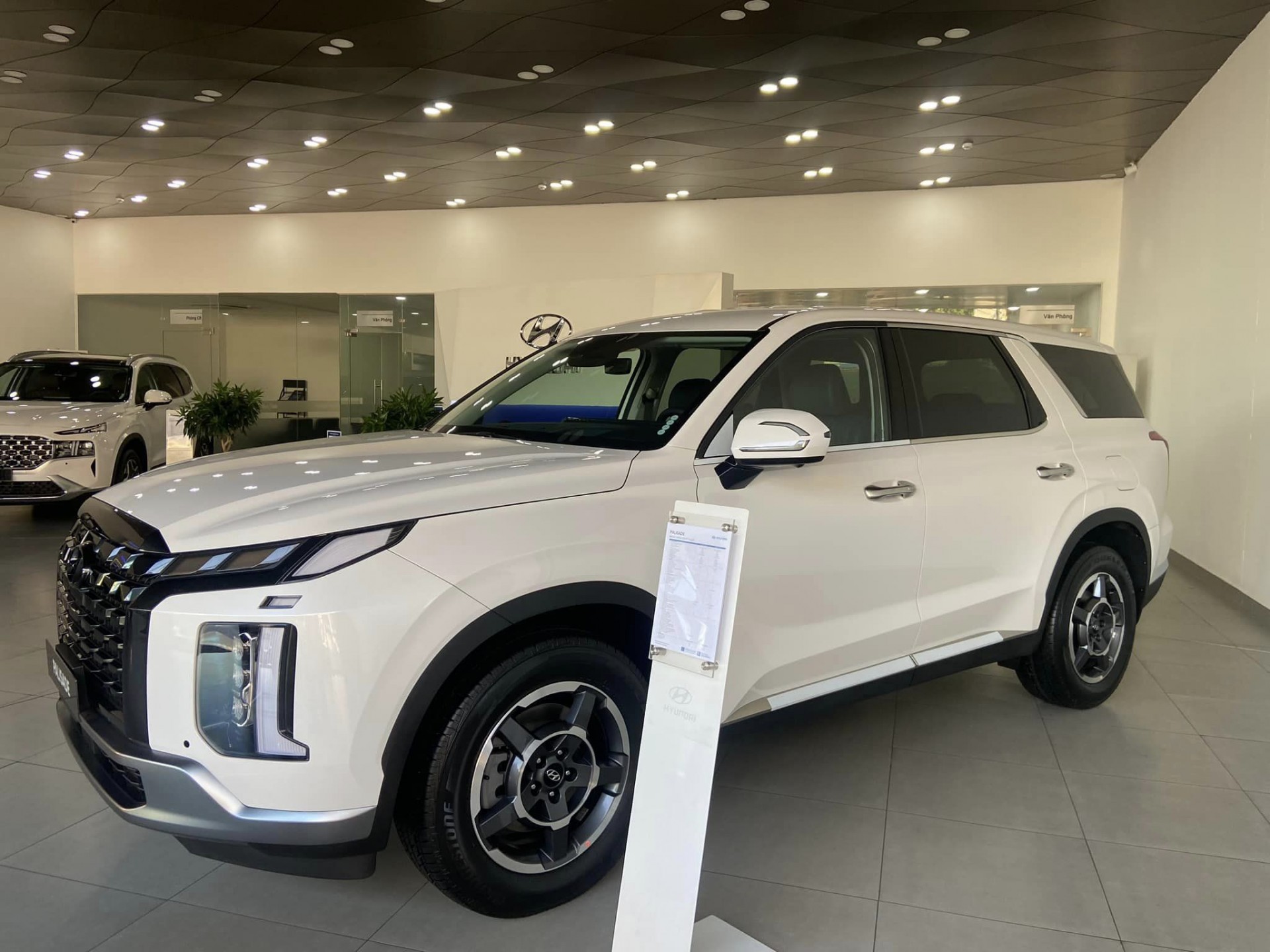 Hyundai Palisade giảm giá 120 triệu đồng với xe VIN 2023 Hyundai Palisade giảm giá 120 triệu đồng với xe VIN 2023