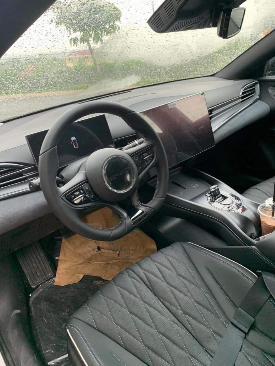 Xe Trung Quốc BYD Seal lộ diện tại Việt Nam, ngoại hình gây tranh cãi, vấn đề trạm sạc vẫn khiến khách hàng lo lắng Xe Trung Quốc BYD Seal lộ diện tại Việt Nam, ngoại hình gây tranh cãi, vấn đề trạm sạc vẫn khiến khách hàng lo lắng