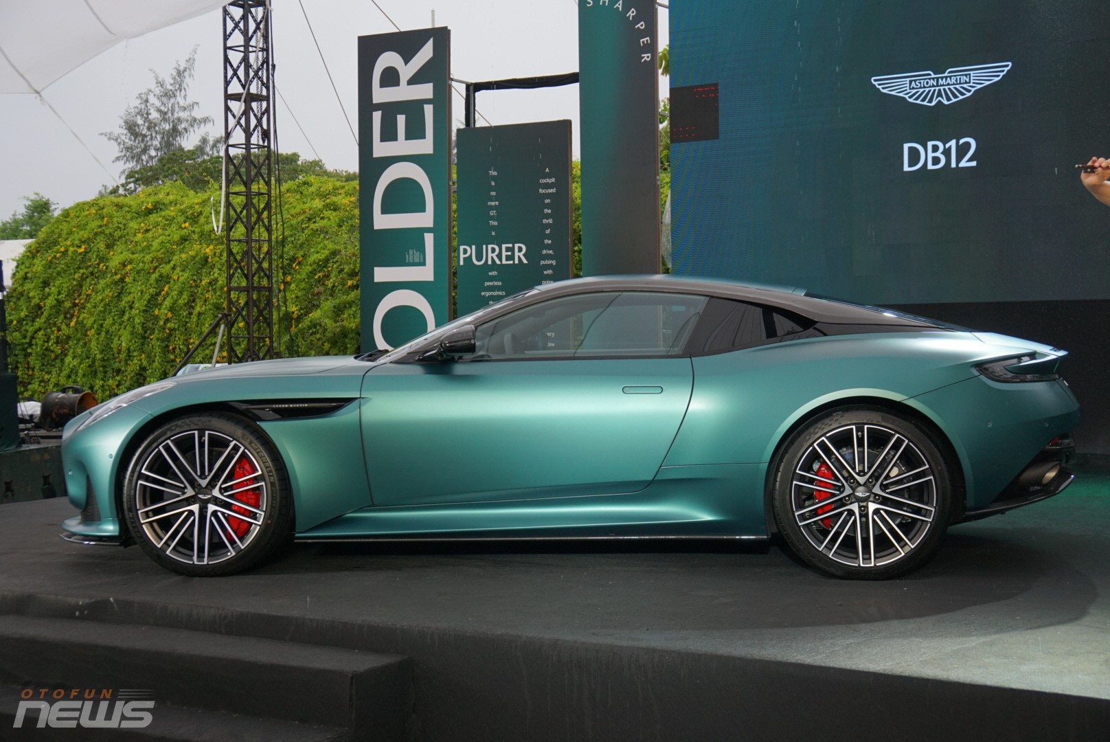 undefined Aston Martin DB12 'chốt' giá từ 19,5 tỷ đồng tại Việt Nam