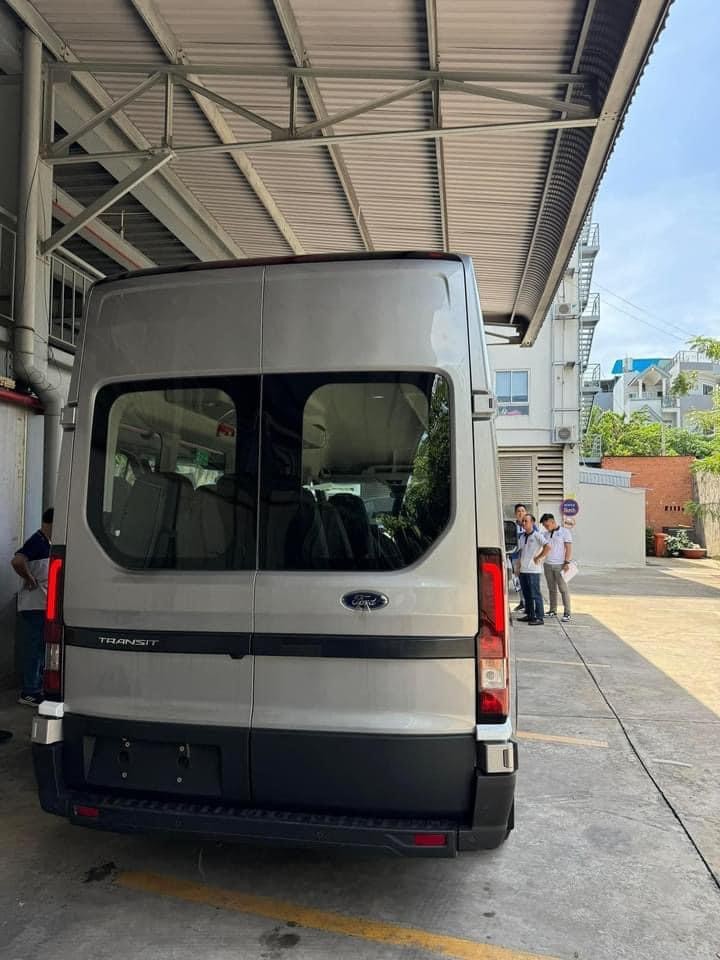 Xem trước ảnh Ford Transit 2024 ra mắt ngày 5/7 tới Xem trước ảnh Ford Transit 2024 ra mắt ngày 5/7 tới