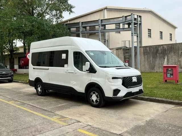 Xem trước ảnh Ford Transit 2024 ra mắt ngày 5/7 tới Xem trước ảnh Ford Transit 2024 ra mắt ngày 5/7 tới