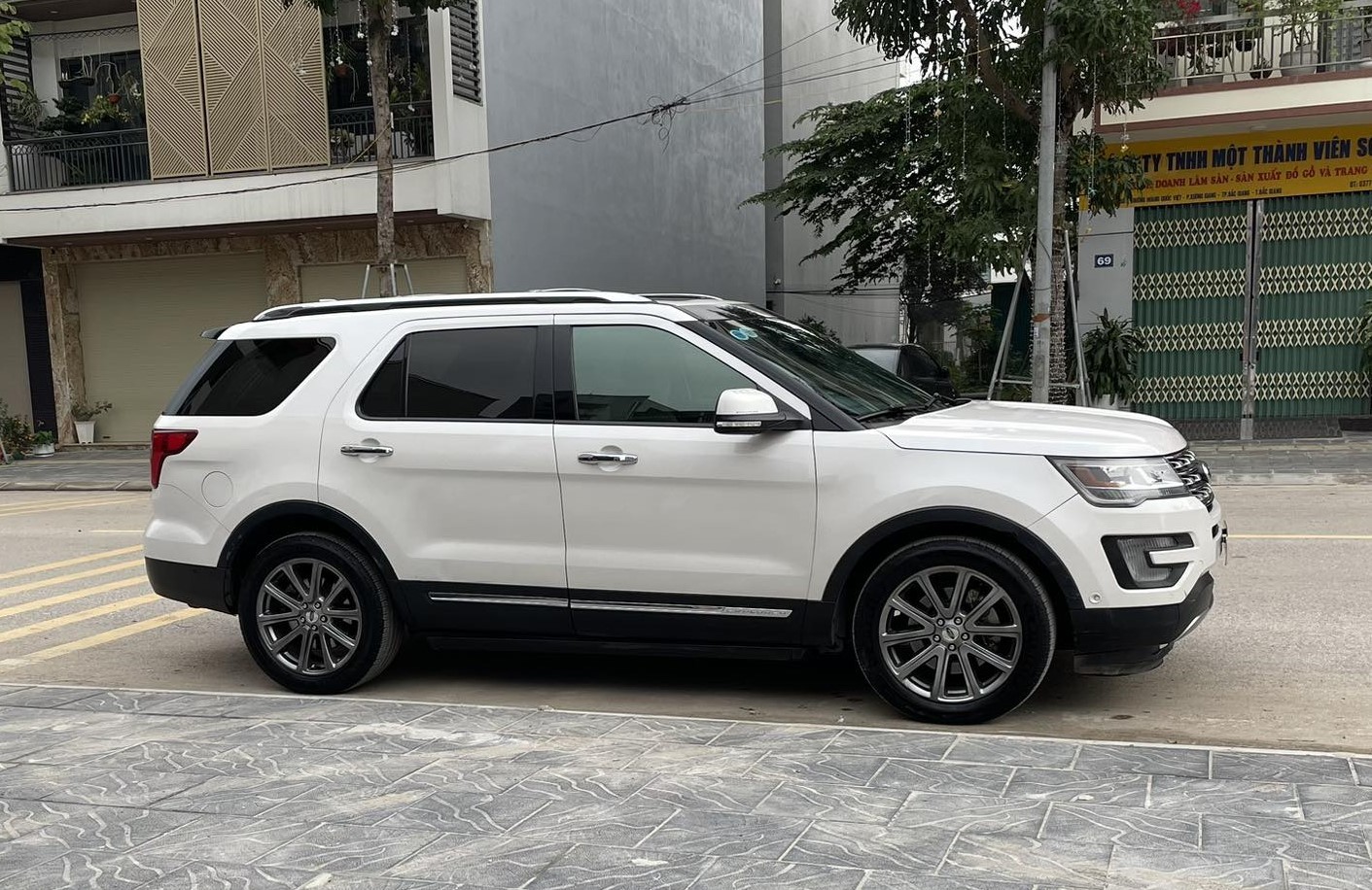 Hành trình mua xe Ford Explorer thú vị của một OFer: Rẻ bằng một nửa xe mới, chỉ 760 triệu đồng Hành trình mua xe Ford Explorer thú vị của một OFer: Rẻ bằng một nửa xe mới, chỉ 760 triệu đồng