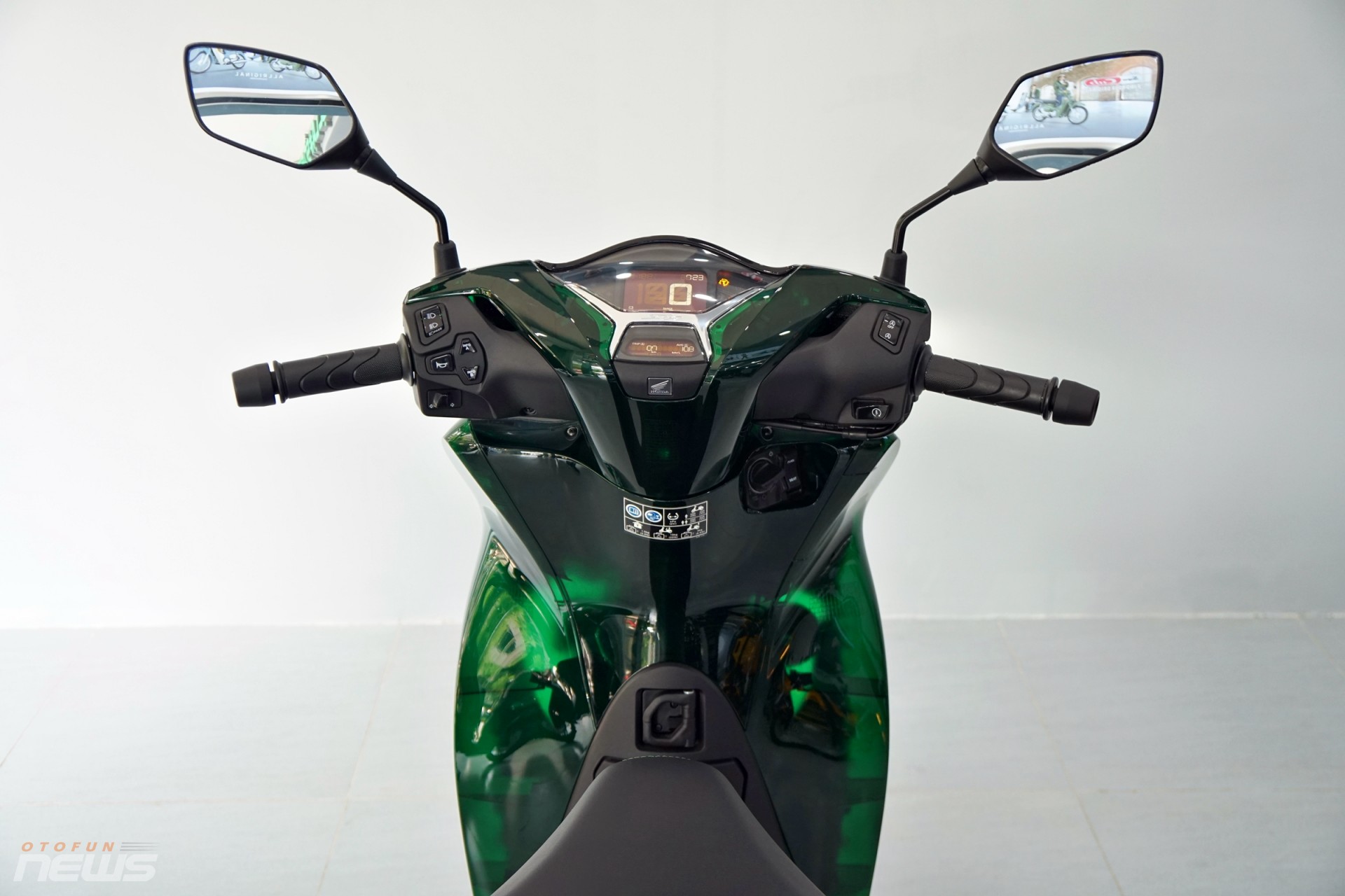 Cận cảnh Honda SH 125 Vetro với 'dàn áo' trong suốt tại Việt Nam