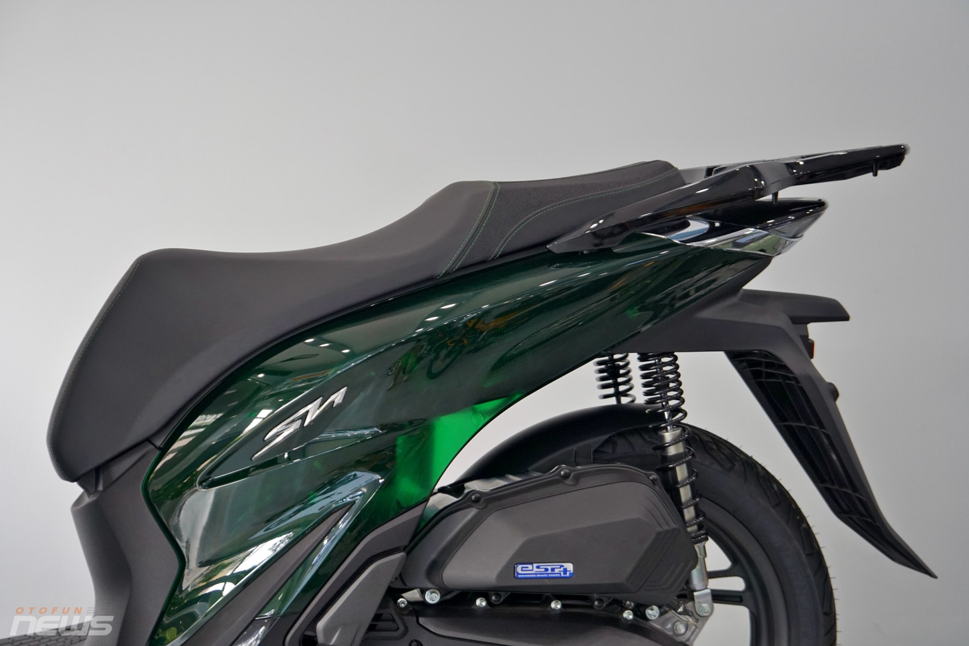 Cận cảnh Honda SH 125 Vetro với 'dàn áo' trong suốt tại Việt Nam