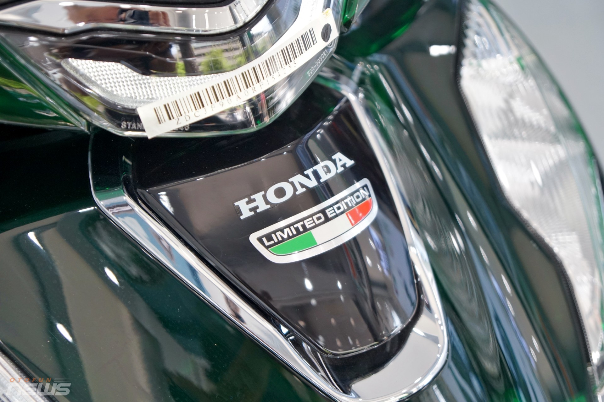 Cận cảnh Honda SH 125 Vetro với 'dàn áo' trong suốt tại Việt Nam
