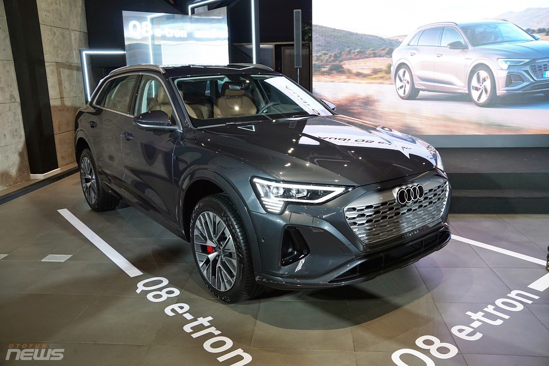Audi Q8 e-tron ra mắt, xe điện hạng sang rẻ nhất Việt Nam Audi Q8 e-tron ra mắt, xe điện hạng sang rẻ nhất Việt Nam