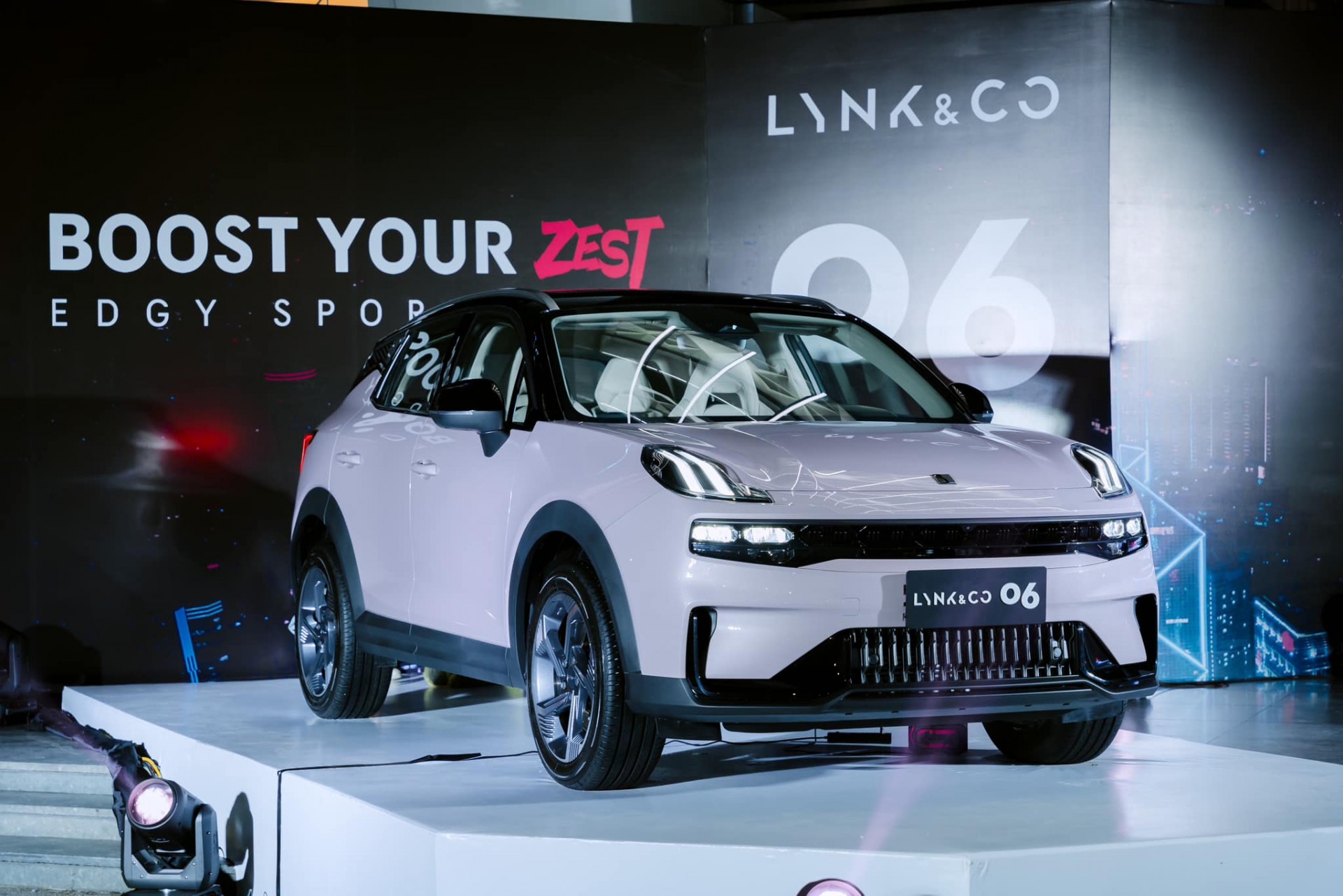 Lynk & Co 06 ra mắt tại Việt Nam với giá 729 triệu đồng Lynk & Co 06 ra mắt tại Việt Nam với giá 729 triệu đồng