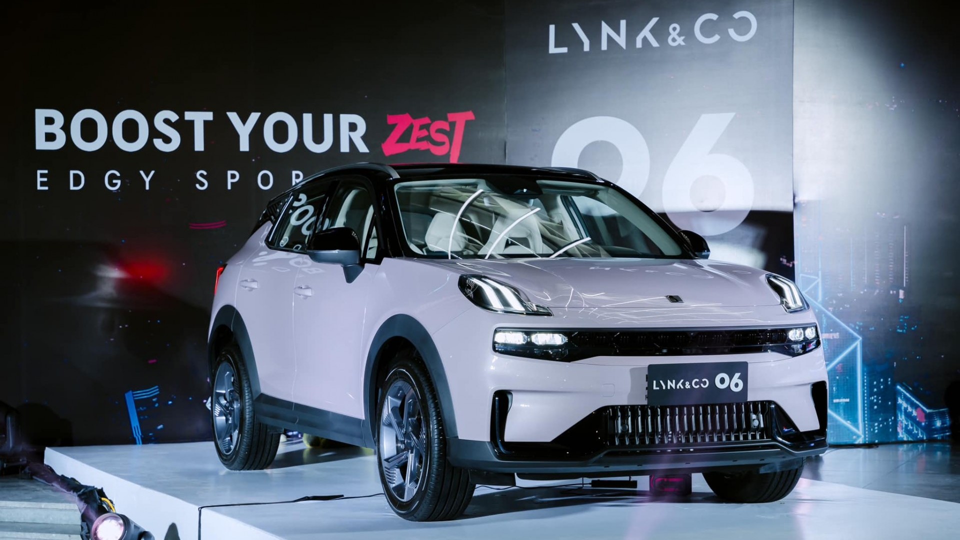 Lynk & Co 06 ra mắt tại Việt Nam với giá 729 triệu đồng