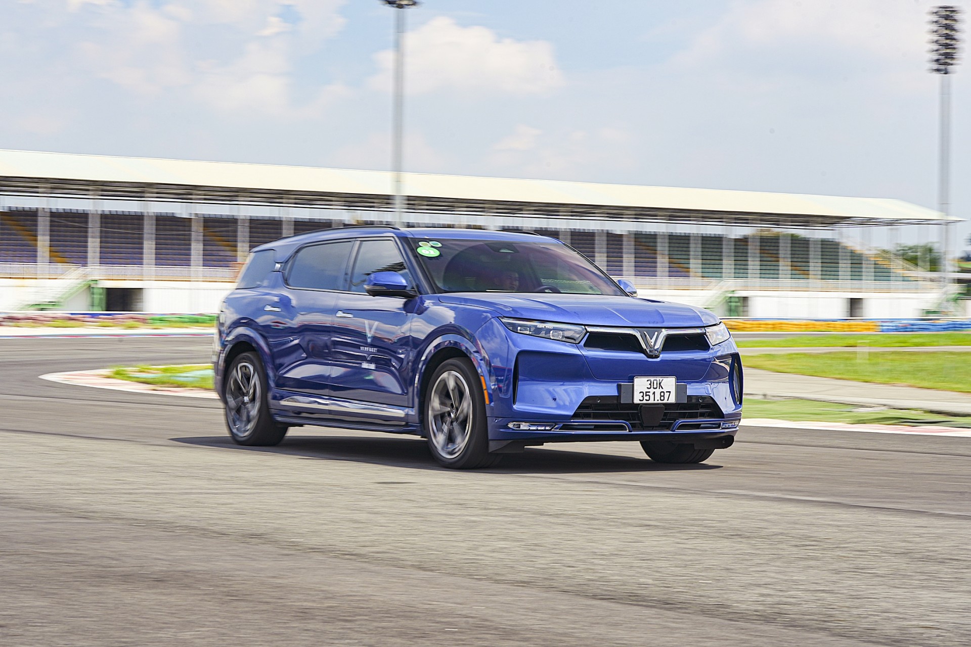 VinFast khoe dàn xe điện tại trường đua Đại Nam và Lễ hội Xe - Fun Wheels Festival Hạ Long 2024 VinFast khoe dàn xe điện tại trường đua Đại Nam và Lễ hội Xe - Fun Wheels Festival Hạ Long 2024
