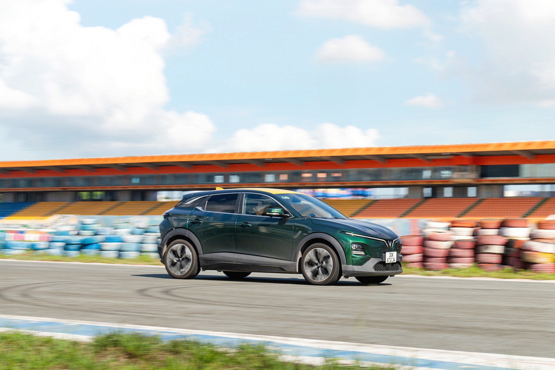 VinFast khoe dàn xe điện tại trường đua Đại Nam và Lễ hội Xe - Fun Wheels Festival Hạ Long 2024 VinFast khoe dàn xe điện tại trường đua Đại Nam và Lễ hội Xe - Fun Wheels Festival Hạ Long 2024