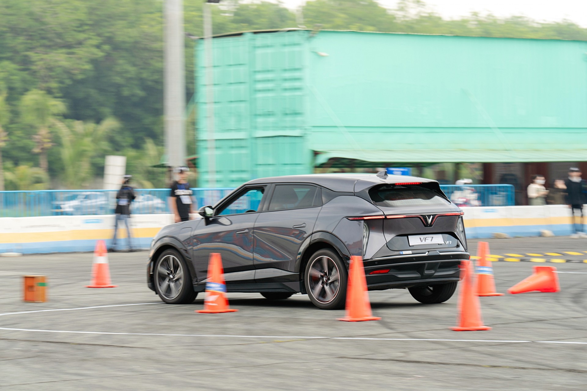 VinFast khoe dàn xe điện tại trường đua Đại Nam và Lễ hội Xe - Fun Wheels Festival Hạ Long 2024 VinFast khoe dàn xe điện tại trường đua Đại Nam và Lễ hội Xe - Fun Wheels Festival Hạ Long 2024