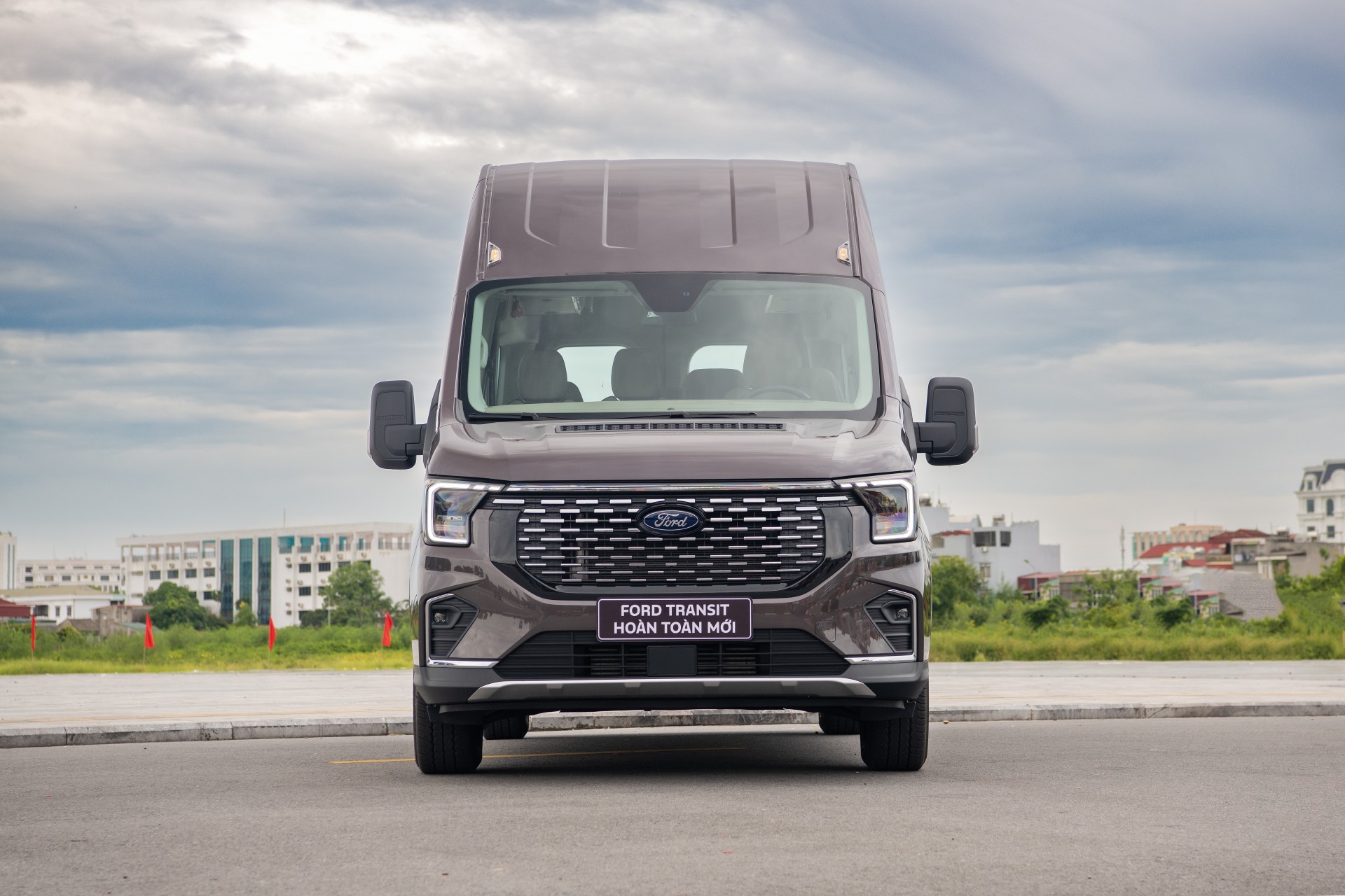 Ford Transit 2024 ra mắt Việt Nam: Giá khởi điểm rẻ nhất phân khúc, thiết kế lột xác, kích thước lớn hơn, công nghệ ngập tràn Ford Transit 2024 ra mắt Việt Nam: Giá khởi điểm rẻ nhất phân khúc, thiết kế lột xác, kích thước lớn hơn, công nghệ ngập tràn