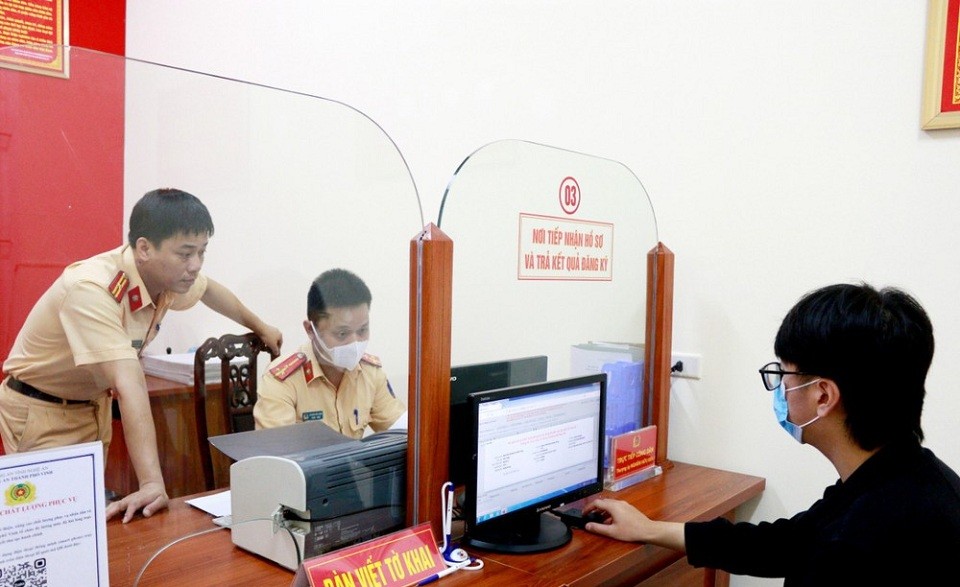 Bấm biển số trên VNeID. Bấm biển số trên VNeID.