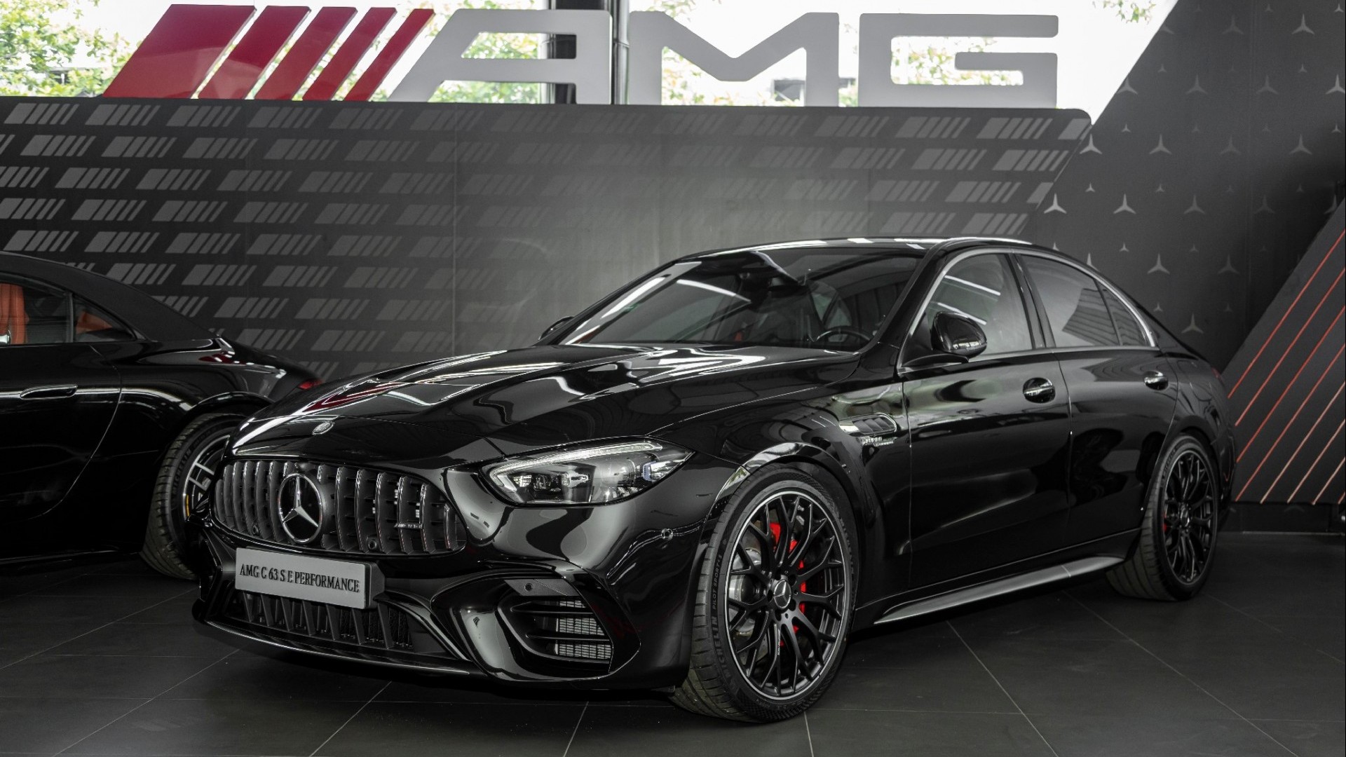 Cận cảnh Mercedes-AMG C63 S E Performance với công suất 671 mã lực