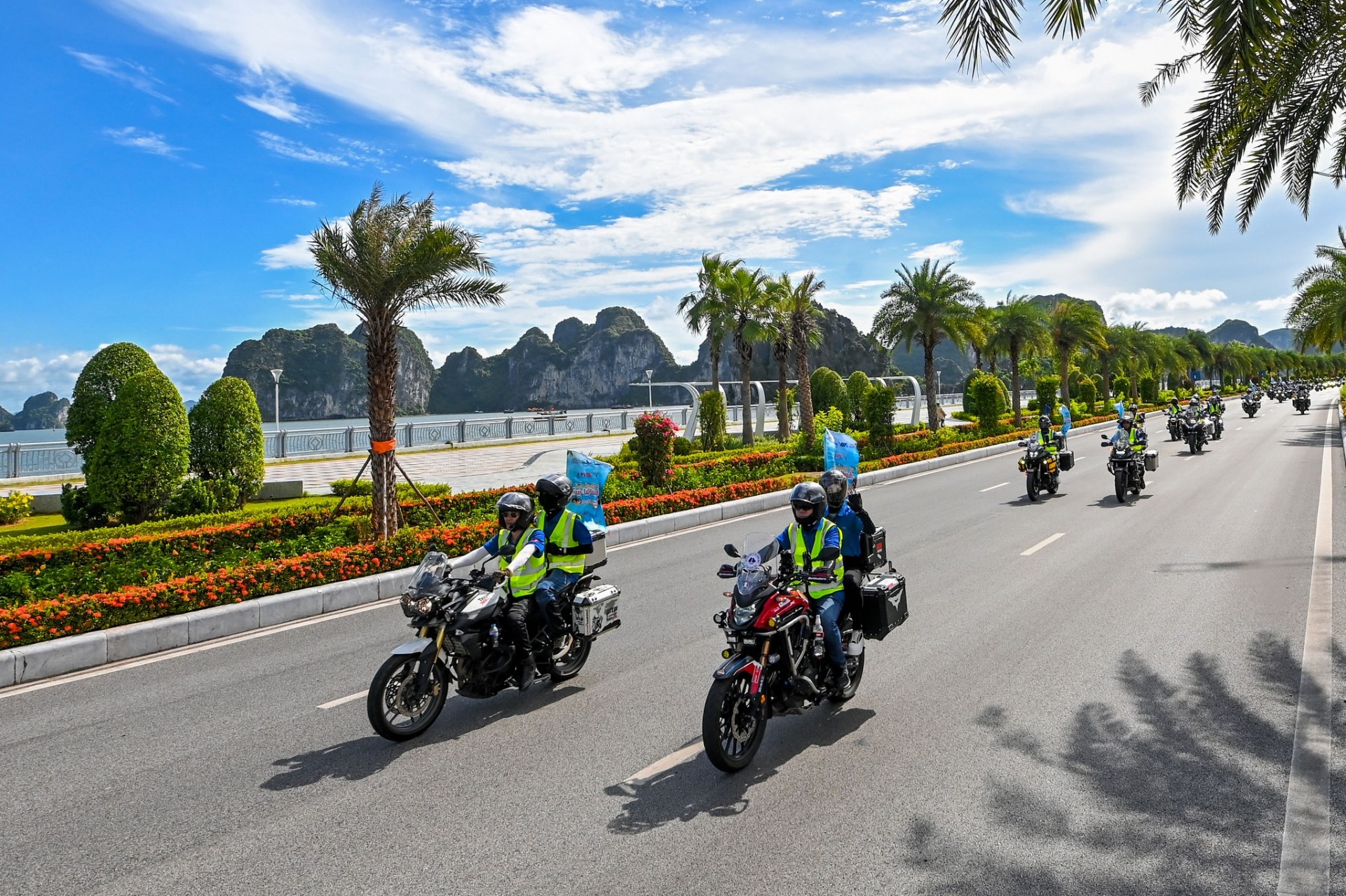 Đã mắt với màn diễu hành mô tô, xe máy tại Lễ hội Xe - Fun Wheels Festival Hạ Long 2024
