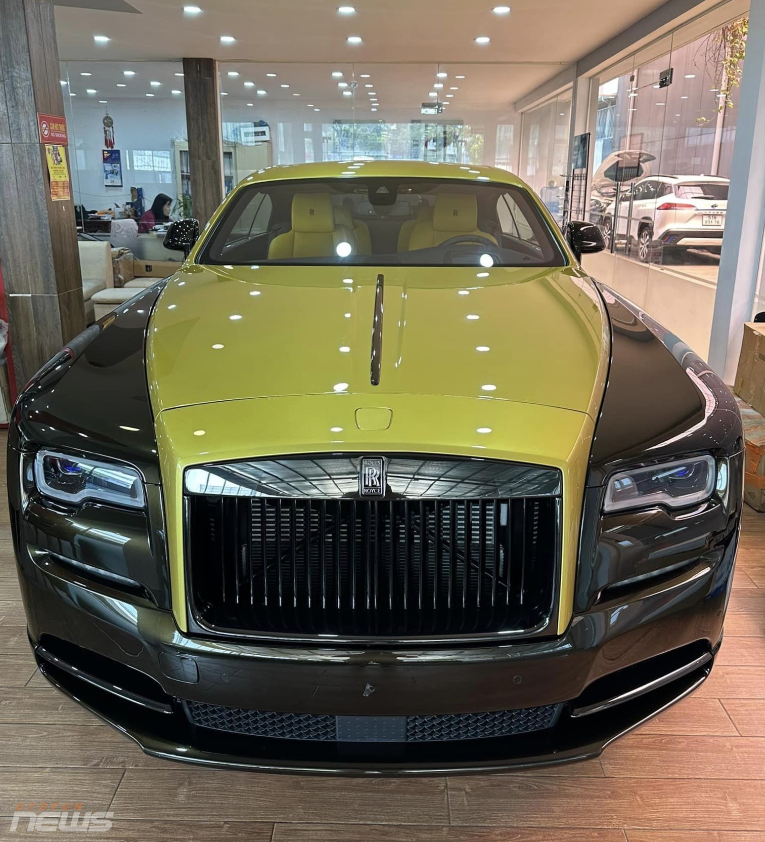 Bắt gặp Rolls-Royce Wraith 'độc nhất thế giới' tại Việt Nam Bắt gặp Rolls-Royce Wraith 'độc nhất thế giới' tại Việt Nam