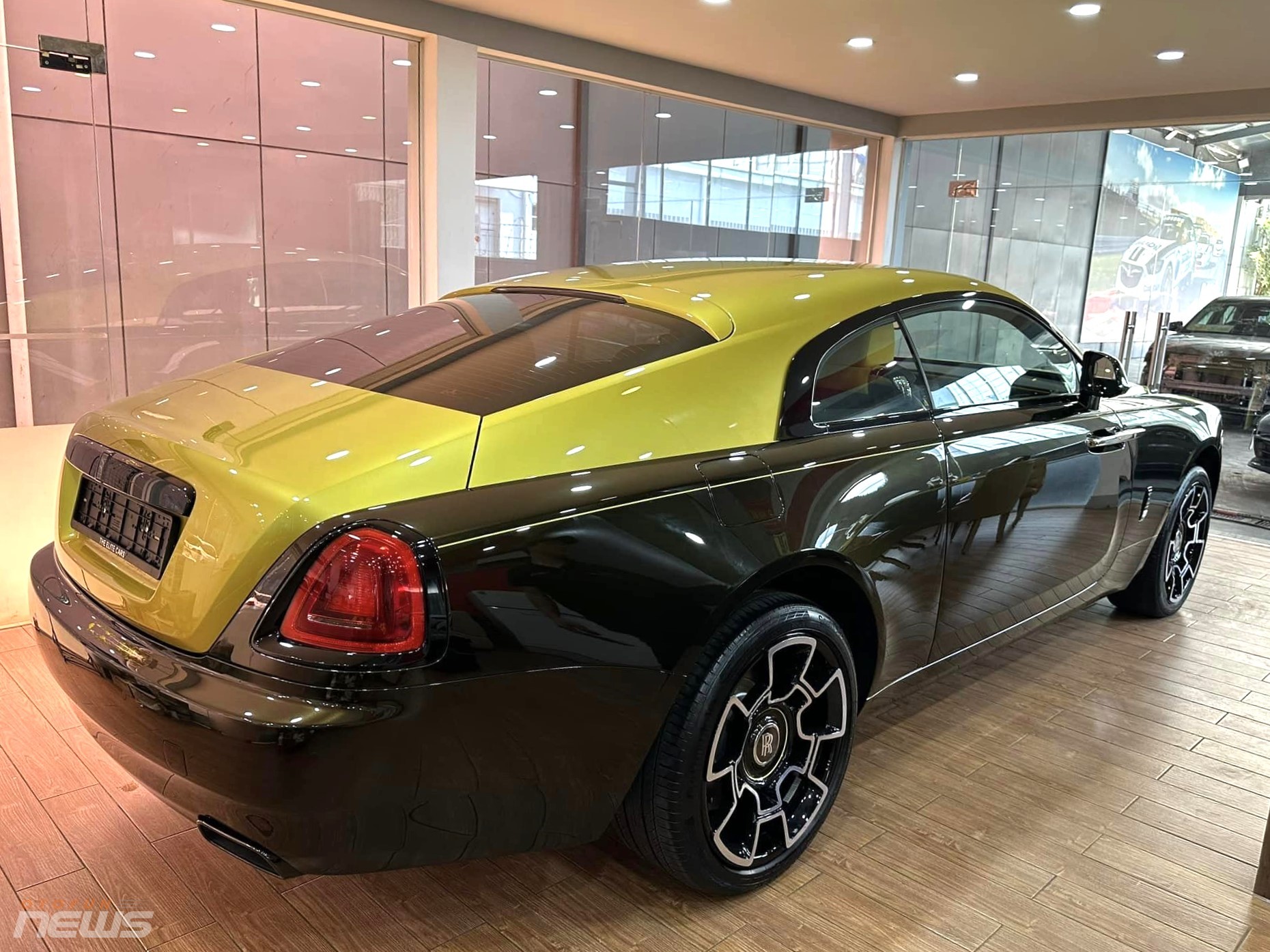 Bắt gặp Rolls-Royce Wraith 'độc nhất thế giới' tại Việt Nam Bắt gặp Rolls-Royce Wraith 'độc nhất thế giới' tại Việt Nam