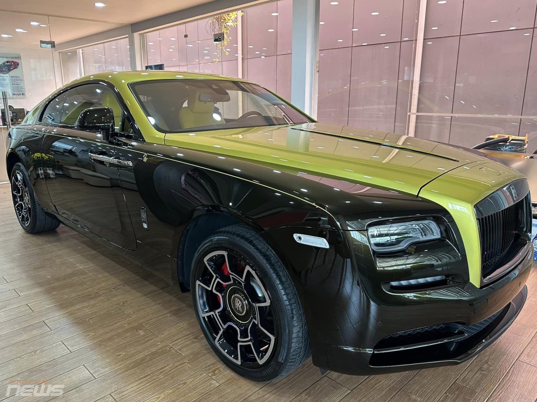 Bắt gặp Rolls-Royce Wraith 'độc nhất thế giới' tại Việt Nam Bắt gặp Rolls-Royce Wraith 'độc nhất thế giới' tại Việt Nam