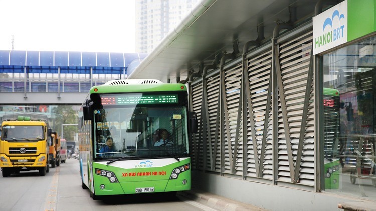 Có phạt nguội đi vào làn BRT không? Làn BRT phân bằng nét liền khiến phương tiện khác đi vào sẽ vi phạm luật giao thông