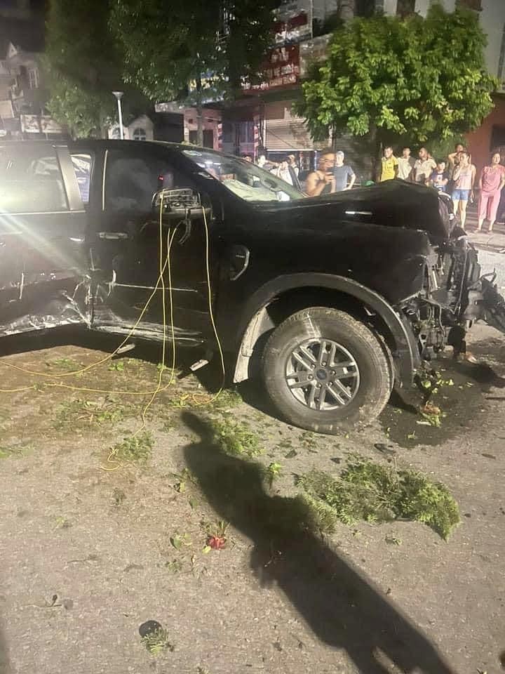 Cú đâm rụng cầu sau bán tải Ford Ranger XLS và những bài học về an toàn Cú đâm rụng cầu sau bán tải Ford Ranger XLS và những bài học về an toàn