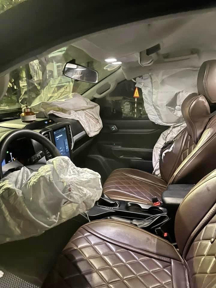 Cú đâm rụng cầu sau bán tải Ford Ranger XLS và những bài học về an toàn Cú đâm rụng cầu sau bán tải Ford Ranger XLS và những bài học về an toàn