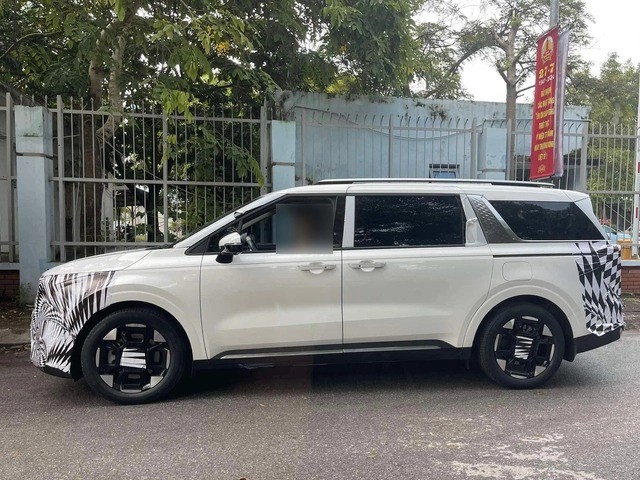 Kia Carnival 2024 lần đầu lộ diện tại Việt Nam, đầu và đuôi xe được bịt kín Kia Carnival 2024 lần đầu lộ diện tại Việt Nam, đầu và đuôi xe được bịt kín