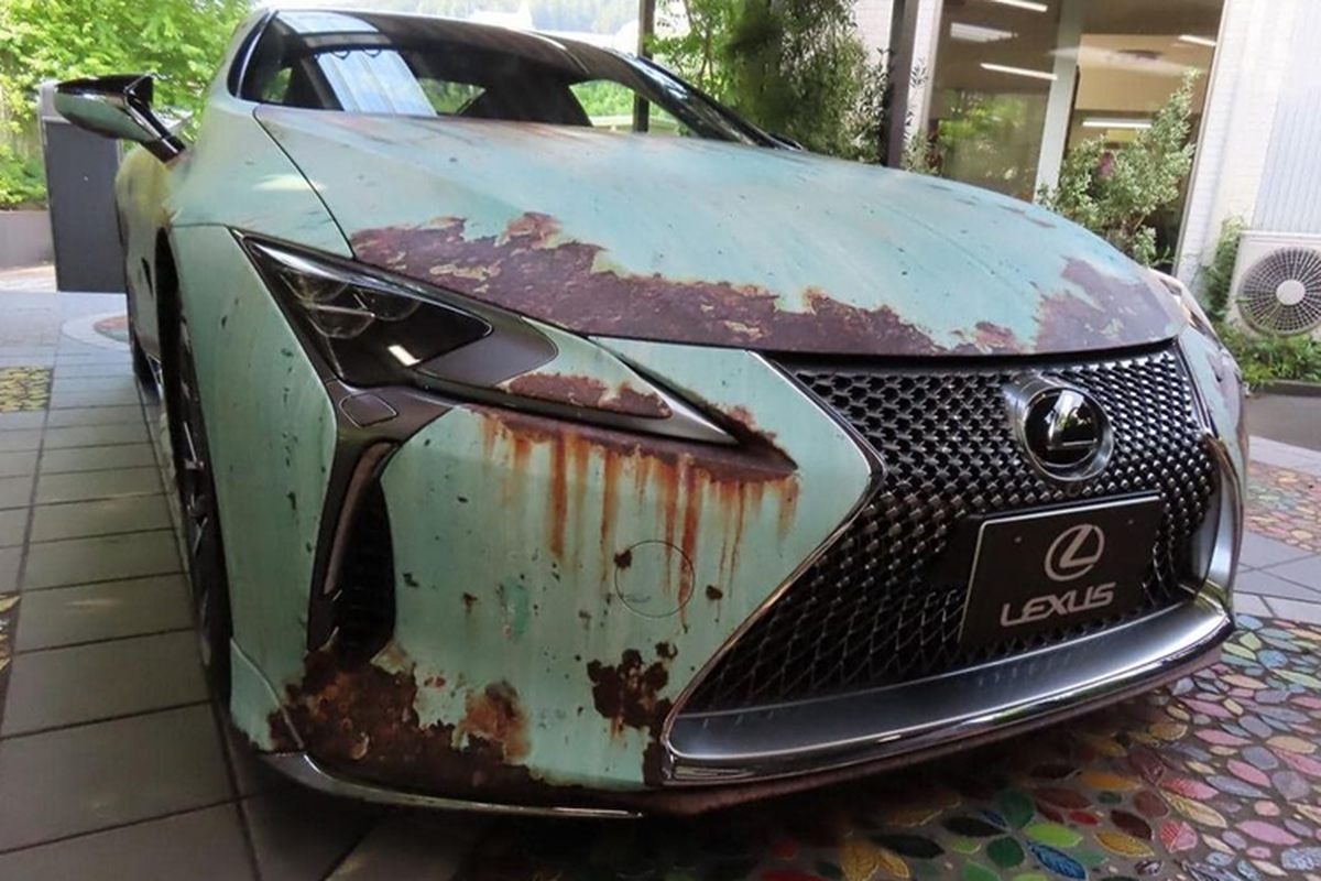 Lexus LC500 dán decal 'đồng nát' trông rỉ sét nhưng thực ra là xe có giá cả chục tỷ đồng Lexus LC500 dán decal 'đồng nát' trông rỉ sét nhưng thực ra là xe có giá cả chục tỷ đồng