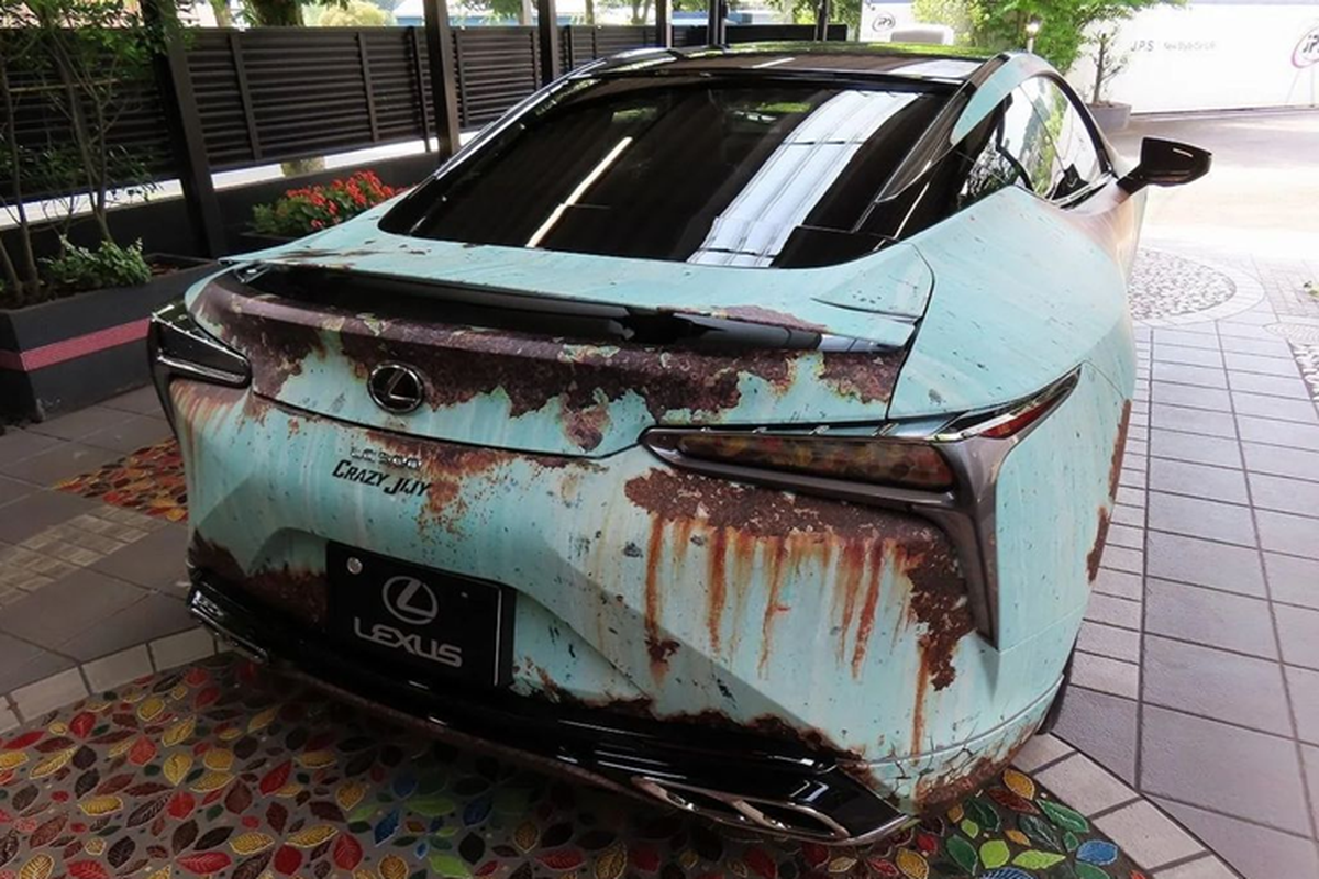 Lexus LC500 dán decal 'đồng nát' trông rỉ sét nhưng thực ra là xe có giá cả chục tỷ đồng Lexus LC500 dán decal 'đồng nát' trông rỉ sét nhưng thực ra là xe có giá cả chục tỷ đồng