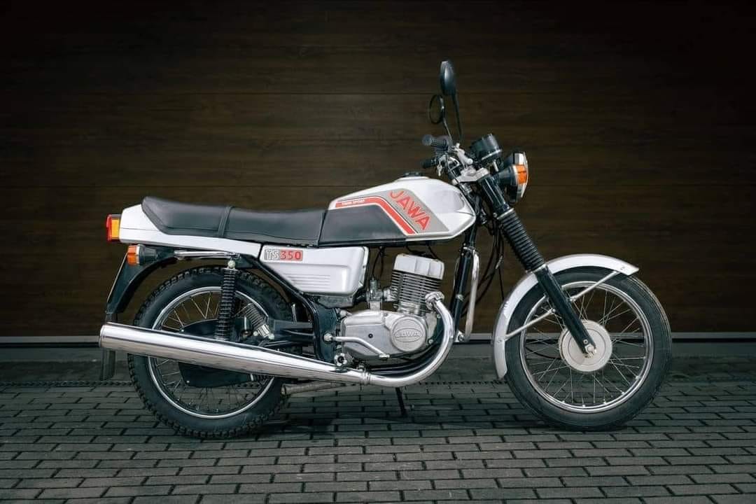 JAWA - xe con thỏ JAWA - xe con thỏ