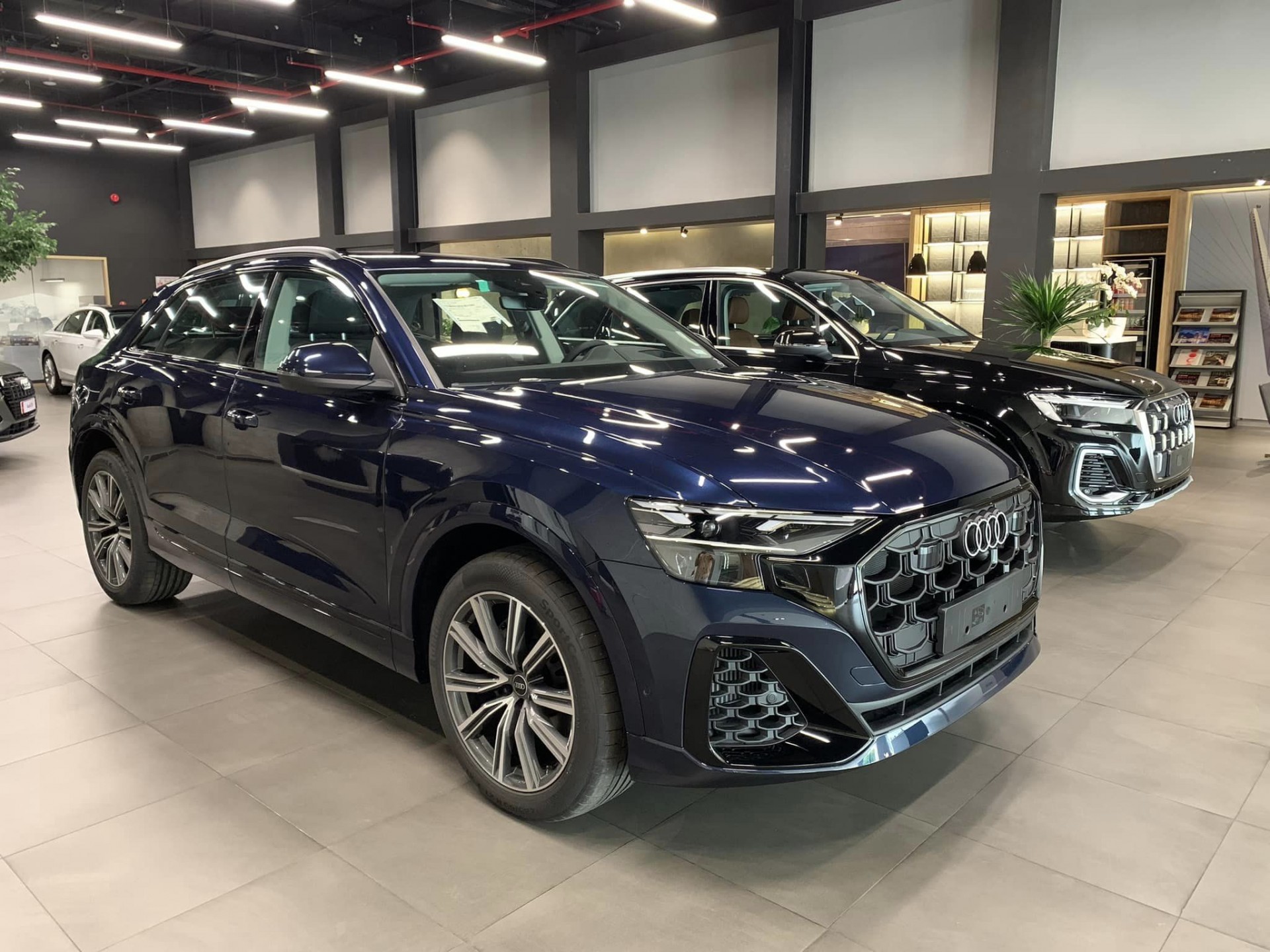 Audi Q7 2024 giá từ 3,4 tỷ đồng đã có mặt tại Việt Nam Audi Q7 2024 giá từ 3,4 tỷ đồng đã có mặt tại Việt Nam