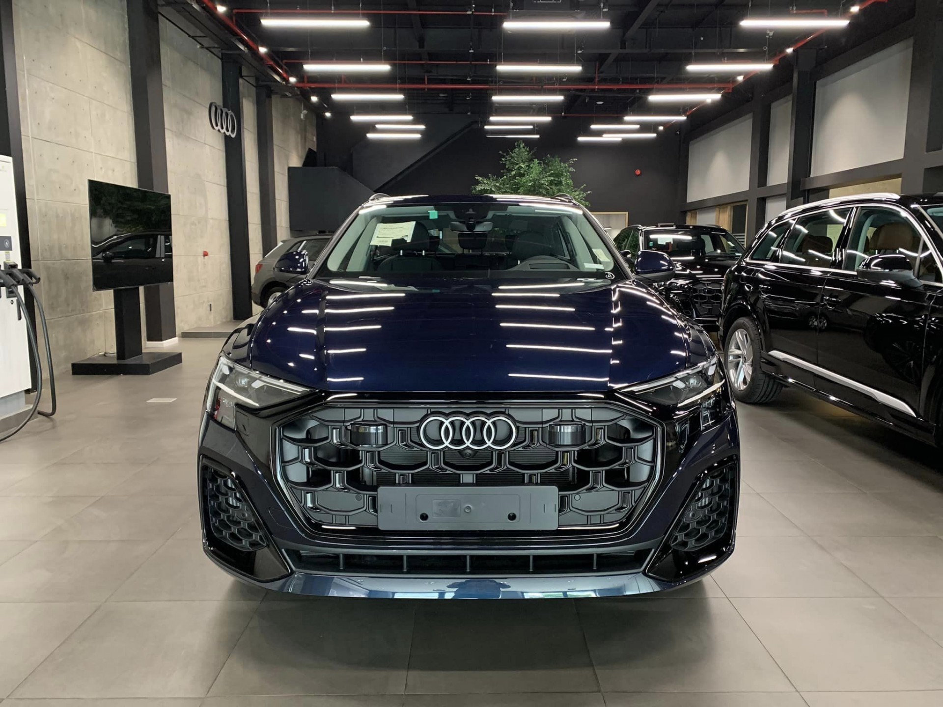 Audi Q7 2024 giá từ 3,4 tỷ đồng đã có mặt tại Việt Nam Audi Q7 2024 giá từ 3,4 tỷ đồng đã có mặt tại Việt Nam