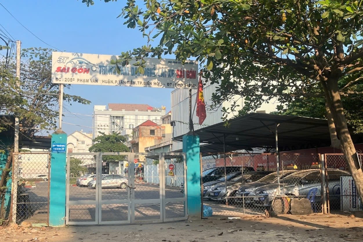 Trung tâm dạy nghề lái xe Sài Gòn cấp gần 40 nghìn chứng chỉ sai quy định Trung tâm dạy nghề lái xe Sài Gòn cấp gần 40 nghìn chứng chỉ sai quy định