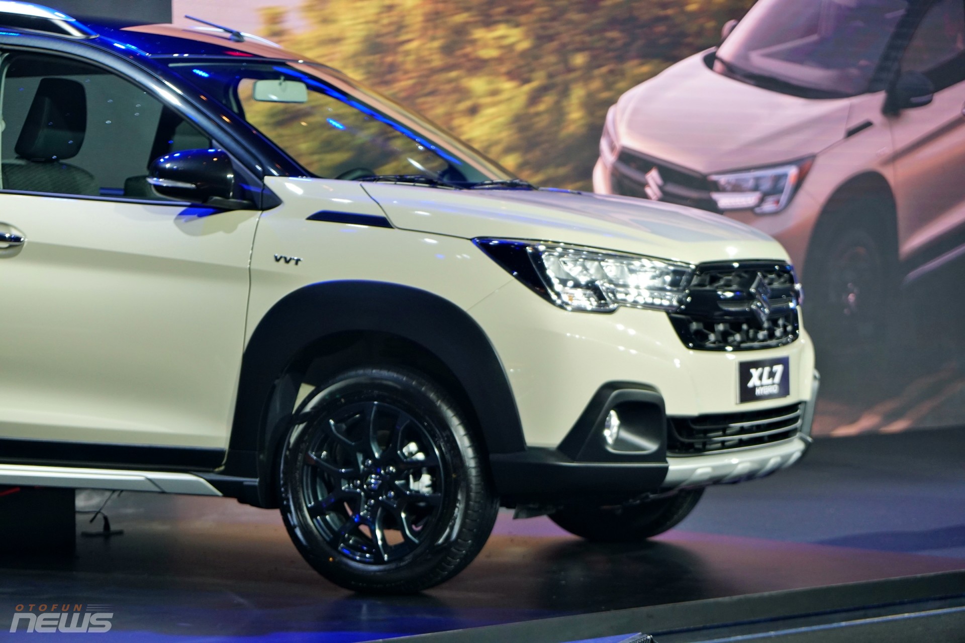 Suzuki XL7 Hybrid ra mắt, giá 599 triệu đồng Suzuki XL7 Hybrid ra mắt, giá 599 triệu đồng