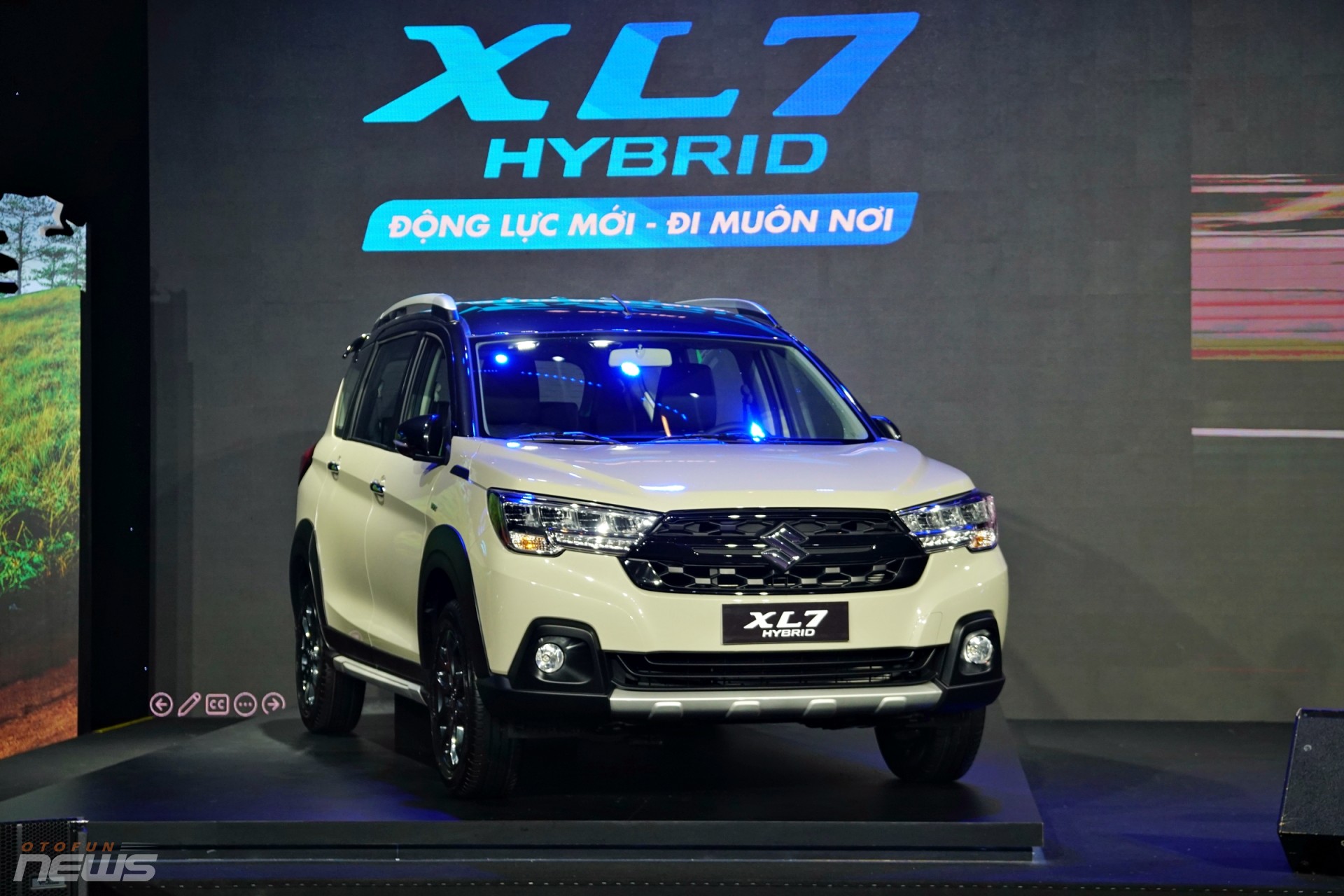 Suzuki XL7 Hybrid ra mắt, giá 599 triệu đồng Suzuki XL7 Hybrid ra mắt, giá 599 triệu đồng