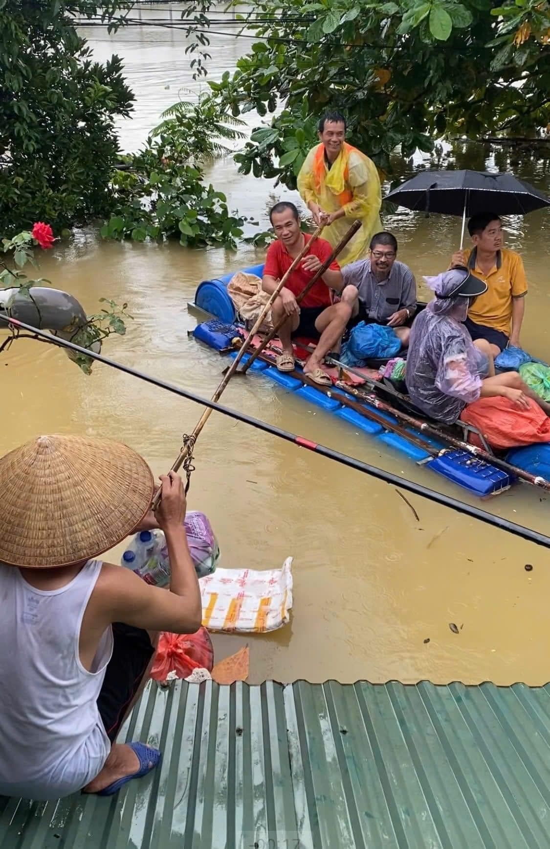 Vài điều rút ra sau đợt tham gia cứu trợ vùng lũ miền Bắc Vài điều rút ra sau đợt tham gia cứu trợ vùng lũ miền Bắc