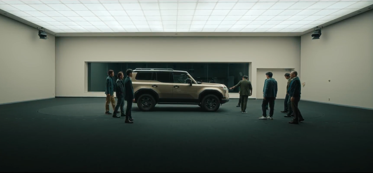 Các nhân sự phụ trách phát triển Lexus GX họp và đưa ý kiến về sản phẩm Các nhân sự phụ trách phát triển Lexus GX họp và đưa ý kiến về sản phẩm