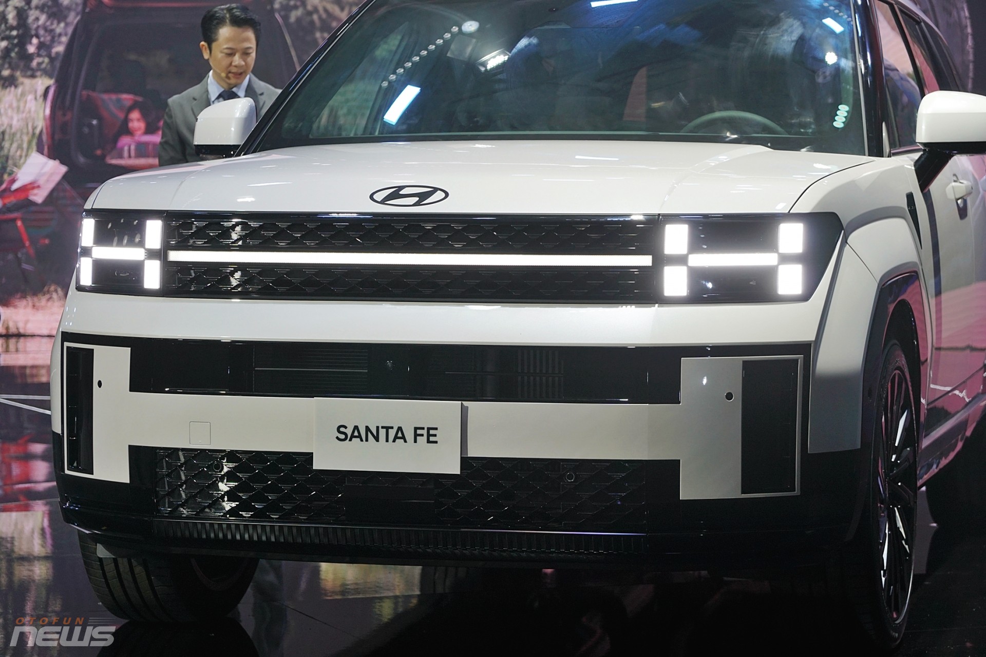Hyundai Santa Fe 2025 ra mắt với 5 phiên bản, giá từ 1,069 tỷ đồng Hyundai Santa Fe 2025 ra mắt với 5 phiên bản, giá từ 1,069 tỷ đồng