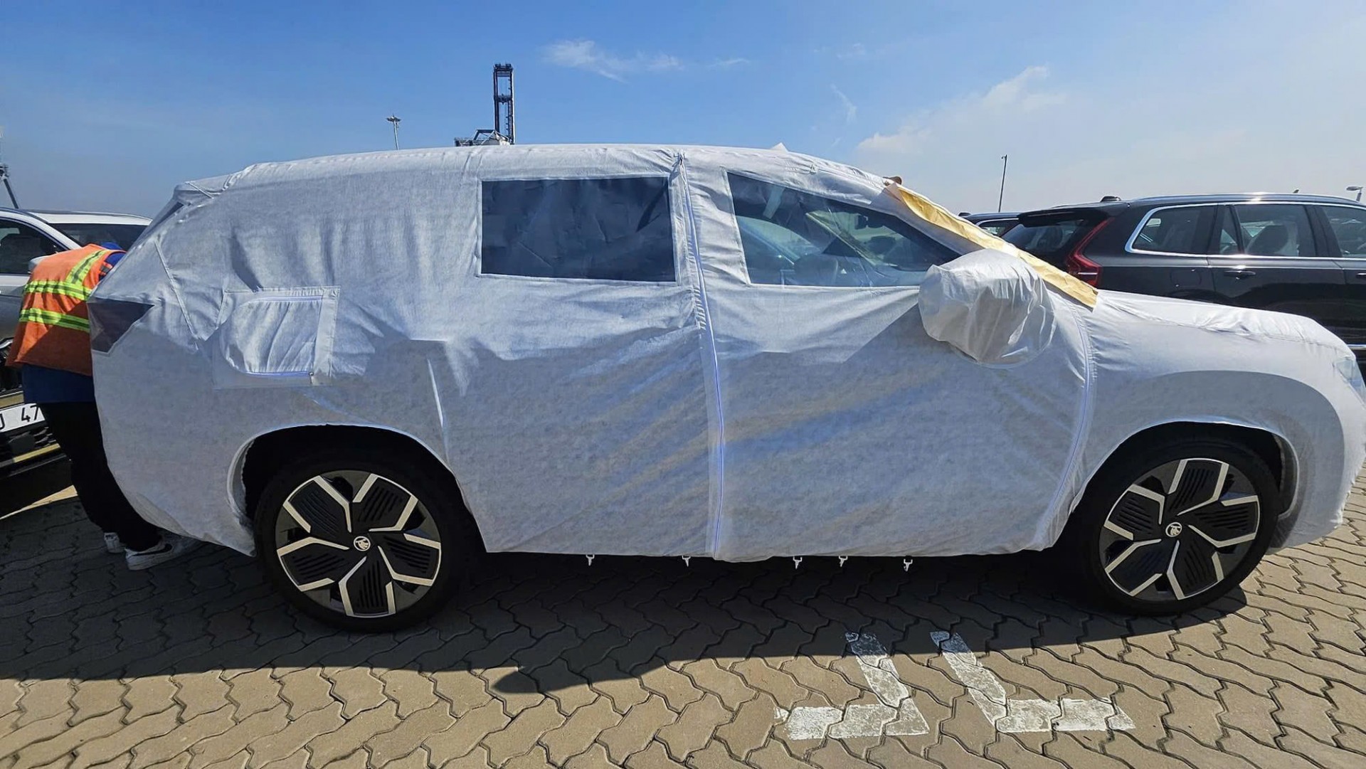 Xe điện Skoda Enyaq IV cập cảng Việt Nam và dự kiến trưng bày cuối tháng 10 Xe điện Skoda Enyaq IV cập cảng Việt Nam và dự kiến trưng bày cuối tháng 10