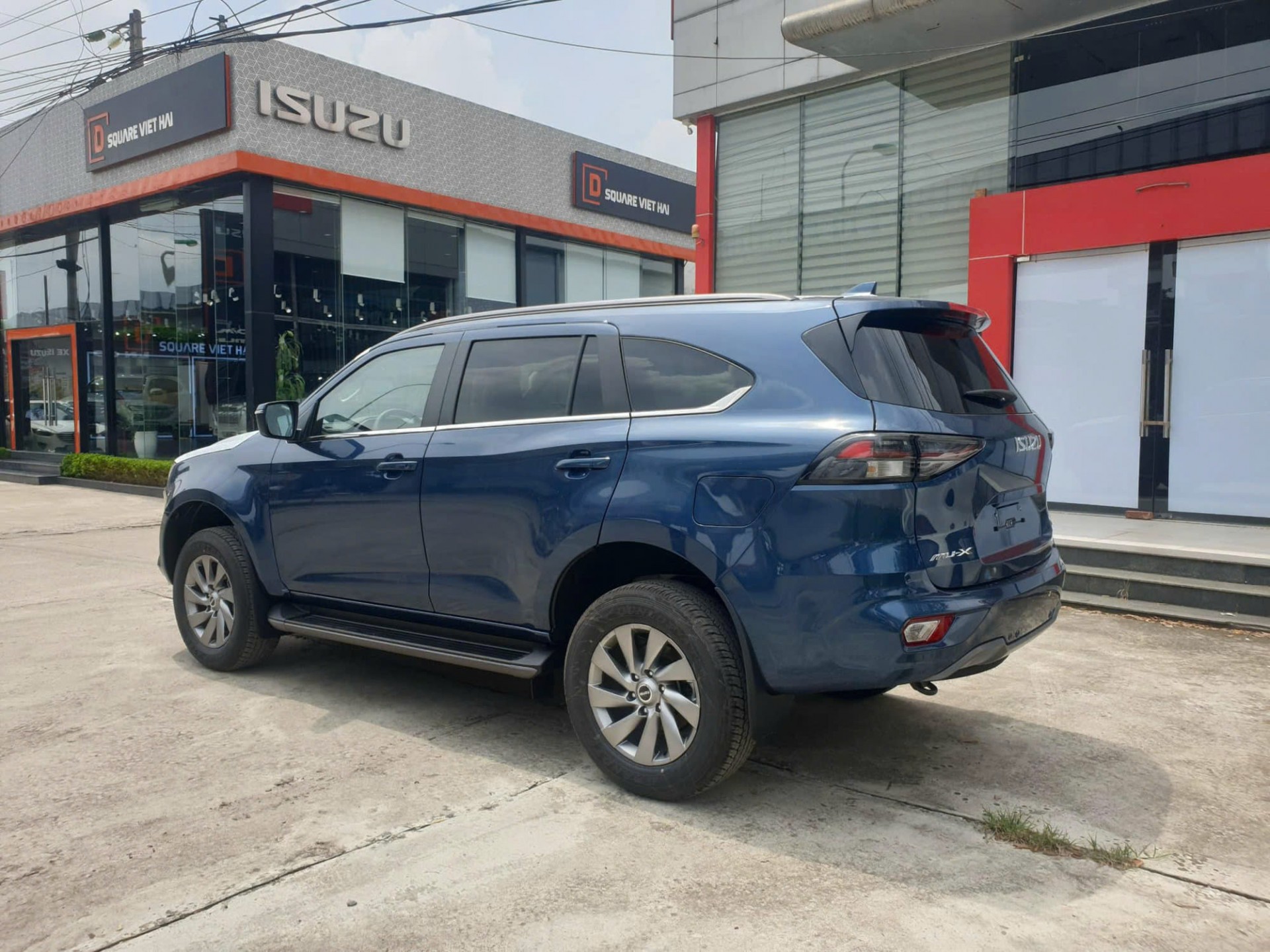 Đại lý giảm giá Isuzu Mu-X giảm tới 215 triệu đồng Đại lý giảm giá Isuzu Mu-X giảm tới 215 triệu đồng